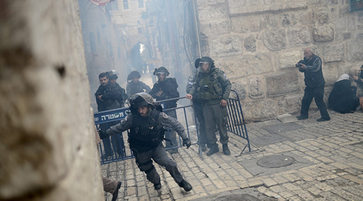 İsrail Askerlerinden Mescid-i Aksa Baskını 