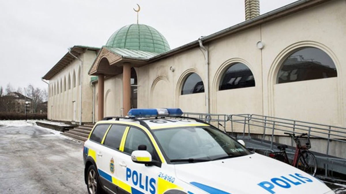 İsveç’te Camiye İslamafobik Saldırı