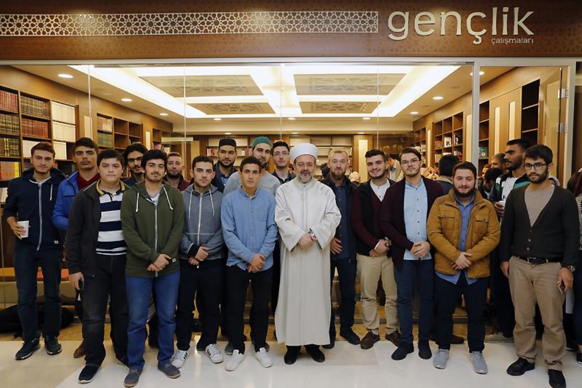 Görmez, Sabah Namazında Gençlerle Buluştu