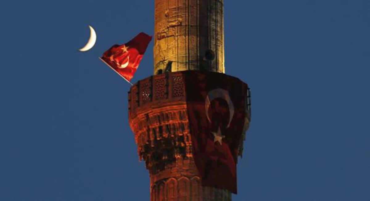 'Ezanları Susturan Darbelerden Darbeleri Susturan Salâlara'