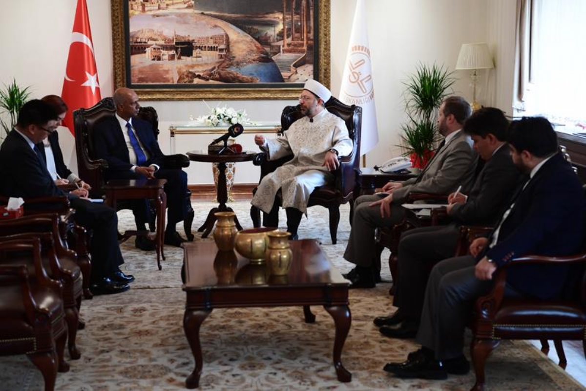 Diyanet İşleri Başkanı Prof. Dr. Ali Erbaş, Singapur Ankara Büyükelçisi Selverajah’ı Kabul Etti