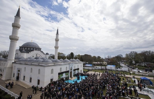 ABD’deki Müslümanlara 3 Dilde Seslendi