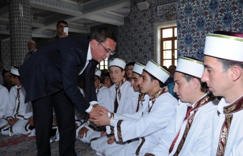 Ankara Pursaklar’da Hafızlığını İkmal Eden 25 Öğrenci Belge Aldı