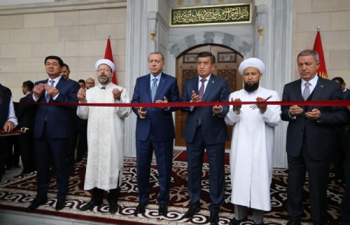 Bişkek Cumhuriyet Merkez İmam Serahsi Camii Dualarla İbadete Açıldı