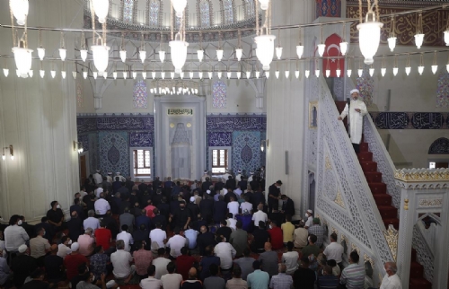 Diyanet İşleri Başkanı Erbaş, Hala Sultan Camii’nde bayram hutbesi irad etti