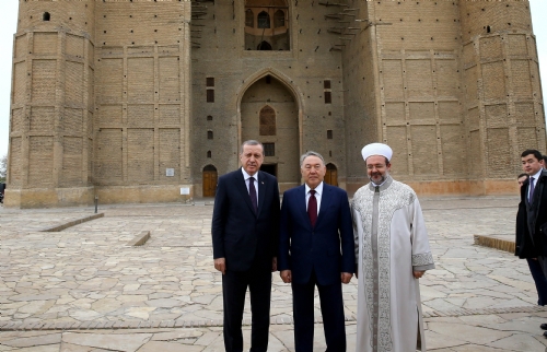 Diyanet İşleri Başkanı Görmez, Diyanet TV Özel Yayınına Katıldı