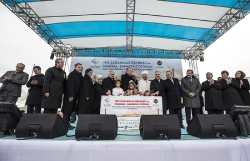 Diyanet İşleri Başkanı Prof. Dr. Ali Erbaş, Çanakkale’de Şehitler İçin Dua Etti
