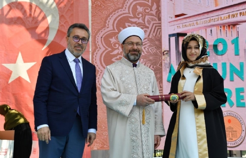 Diyanet İşleri Başkanı Prof. Dr. Ali Erbaş, İstanbul Üniversitesi ilahiyat Fakültesi'nin Mezuniyet Törenine Katıldı