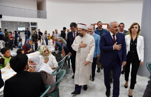 Diyanet İşleri Başkanı Prof. Dr. Ali Erbaş, Vanlılarla İftar Sofrasında Buluştu