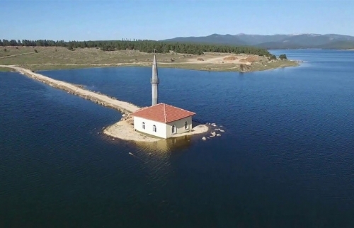 Gölün Ortasındaki Cami