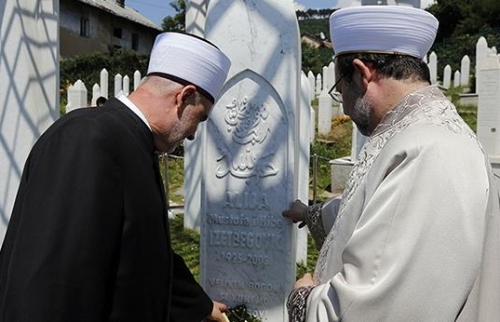 Görmez, Saraybosna’da Aliya İzzetbegoviç’in kabrini ziyaret etti