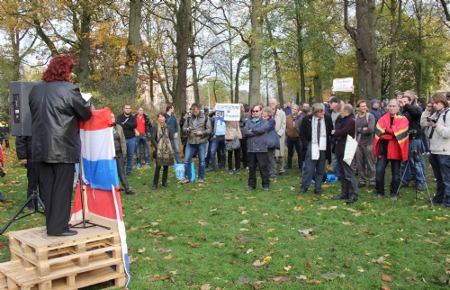 Hollanda'da Irkçı Gösteri