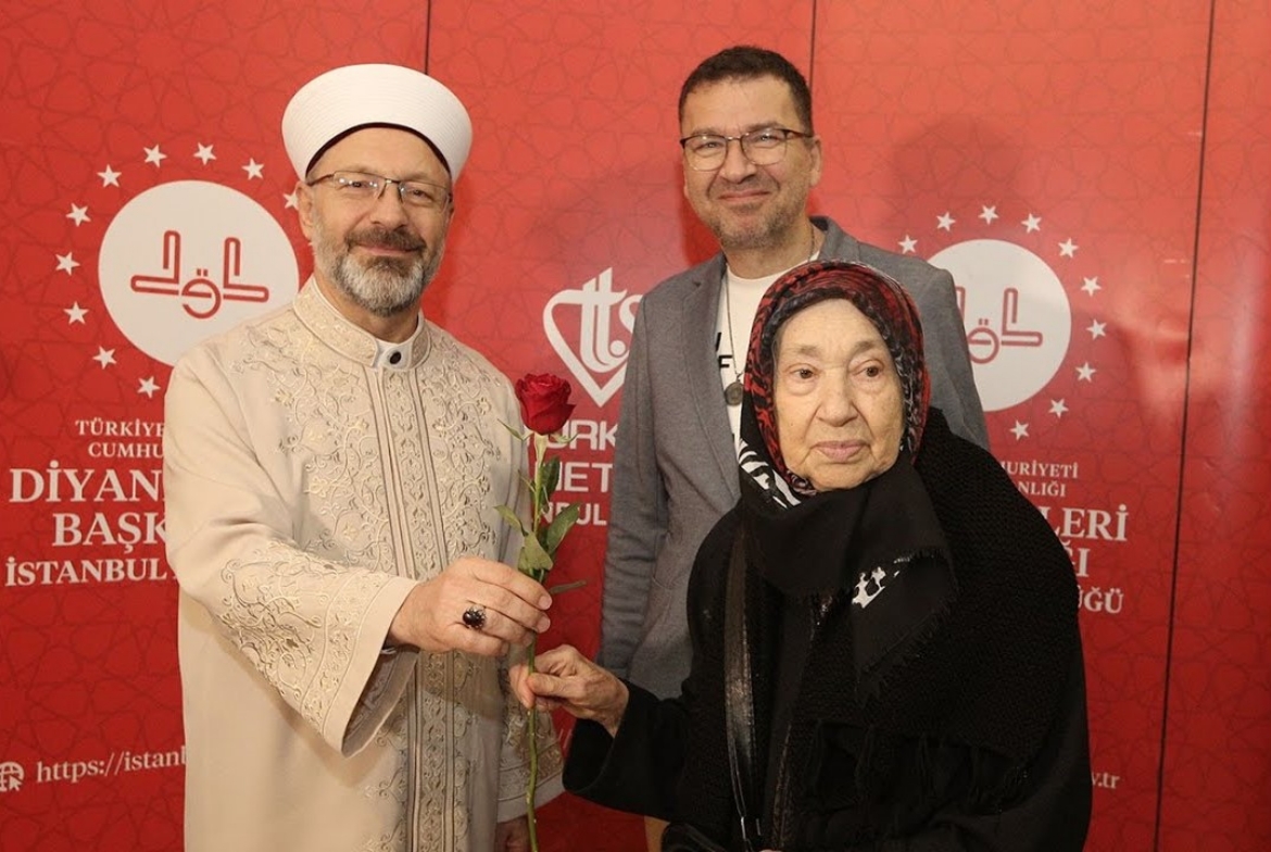Diyanet İşleri Başkanı Erbaş, anneler gününde şehit aileleriyle buluştu