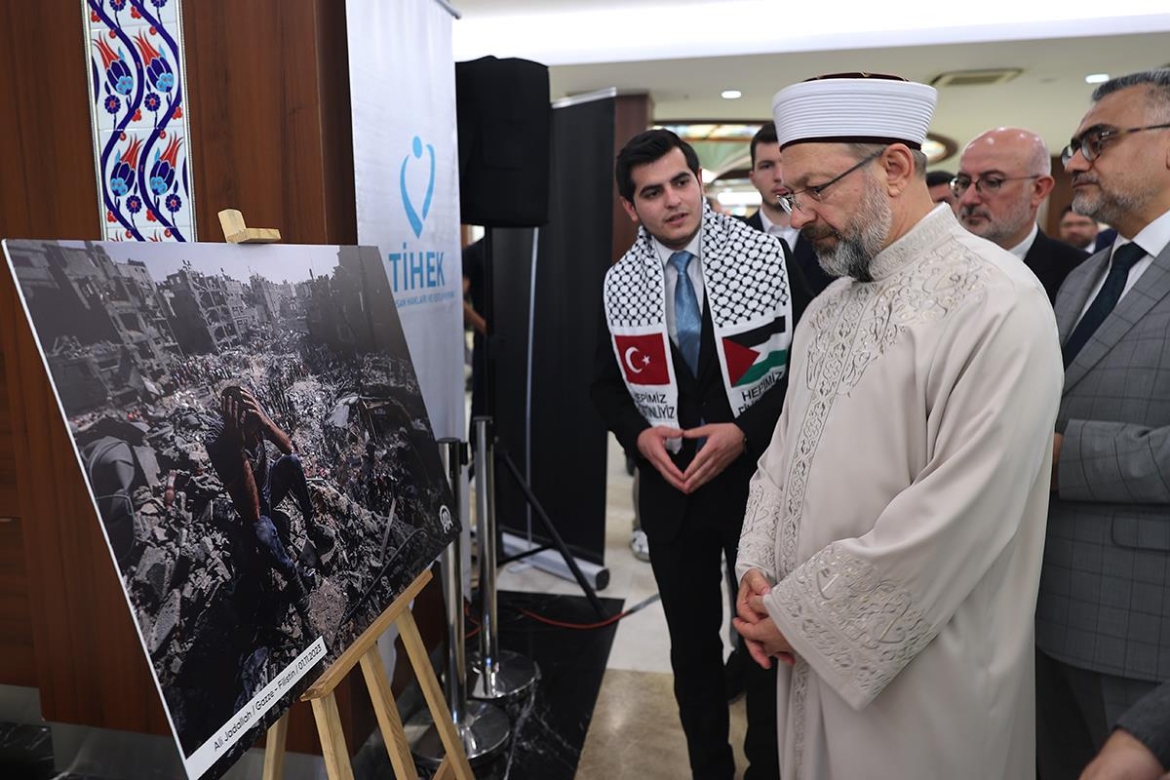 Diyanet İşleri Başkanı Erbaş “Filistin’de Yaşanan İnsan Hakları İhlalleri Sergisi”ni açtı