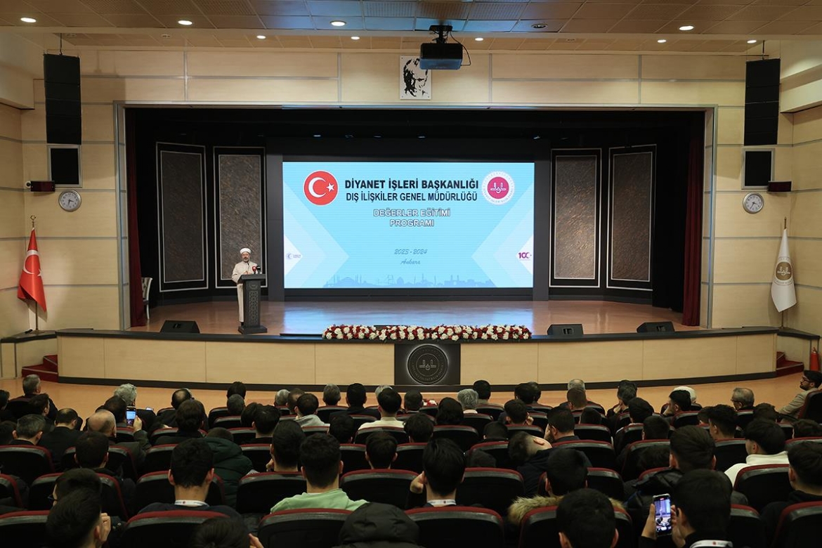 Dünya Zalimin Karşısında Mazlumun Yanında Yer Almalı