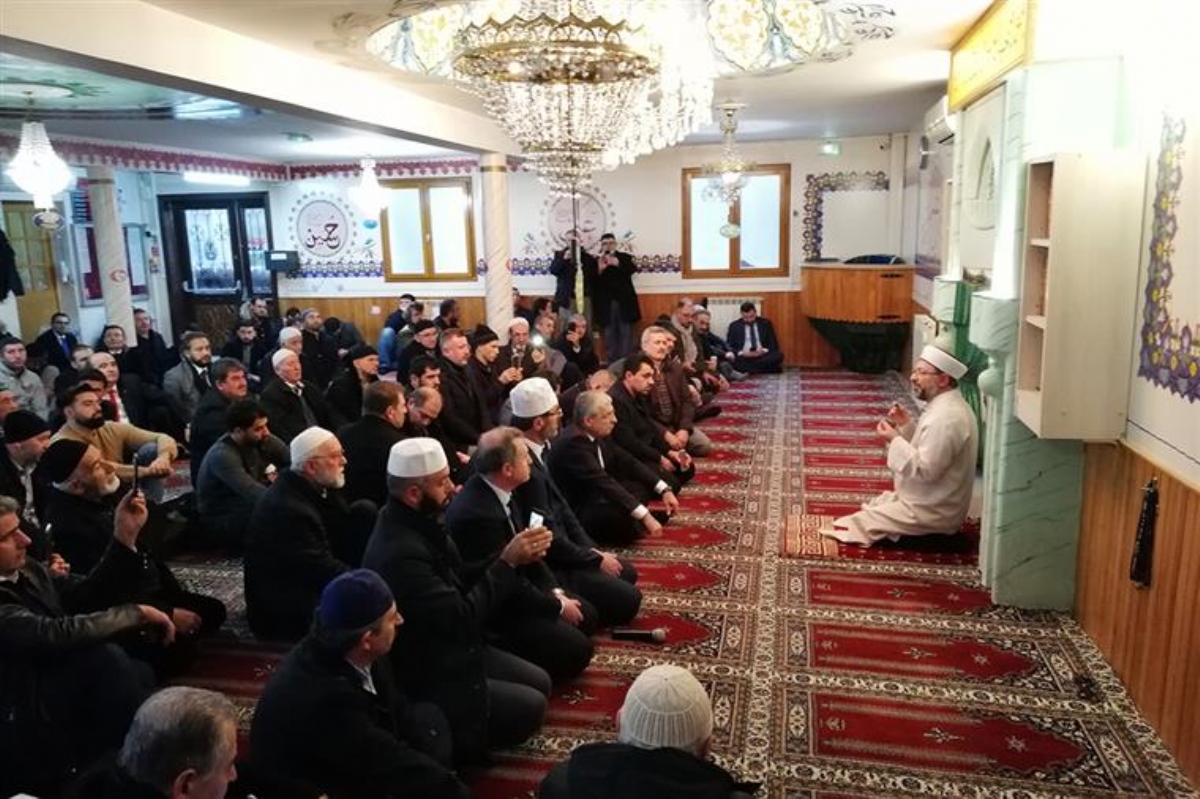 Diyanet İşleri Başkanı Prof. Dr. Ali Erbaş, ''Yaşantımızla Çocuklarımıza Örnek Olalım''