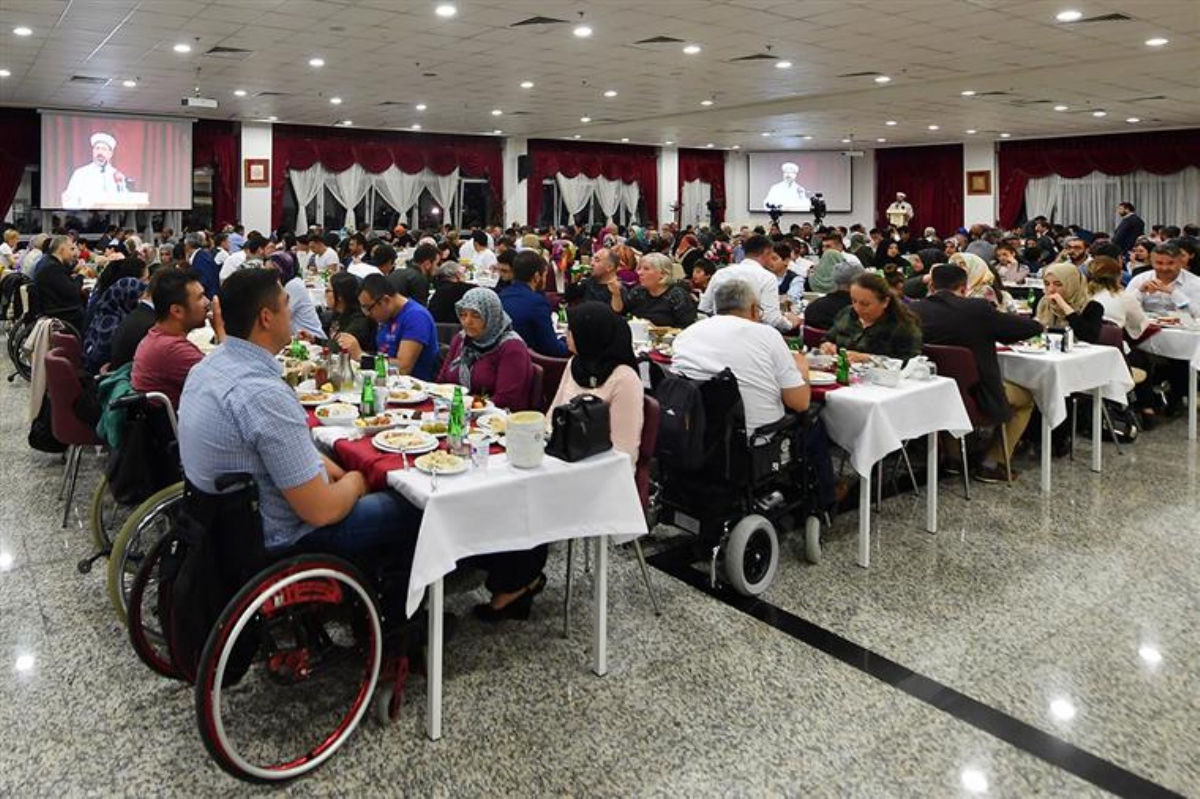 Diyanet İşleri Başkanı Prof. Dr. Ali Erbaş, Şehit Yakınları ve Gazilerle İftar Sofrasında Buluştu