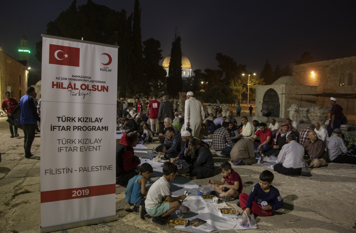 Kızılay, Mescid-i Aksa’da İftar Verdi