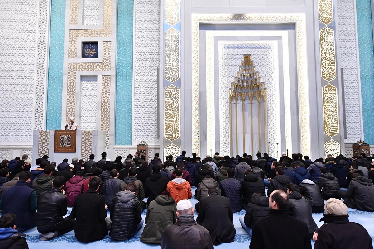 Diyanet İşleri Başkanı Prof. Dr. Ali Erbaş, Gençlerle Birlikte Mehmetçiğe Dua Etti