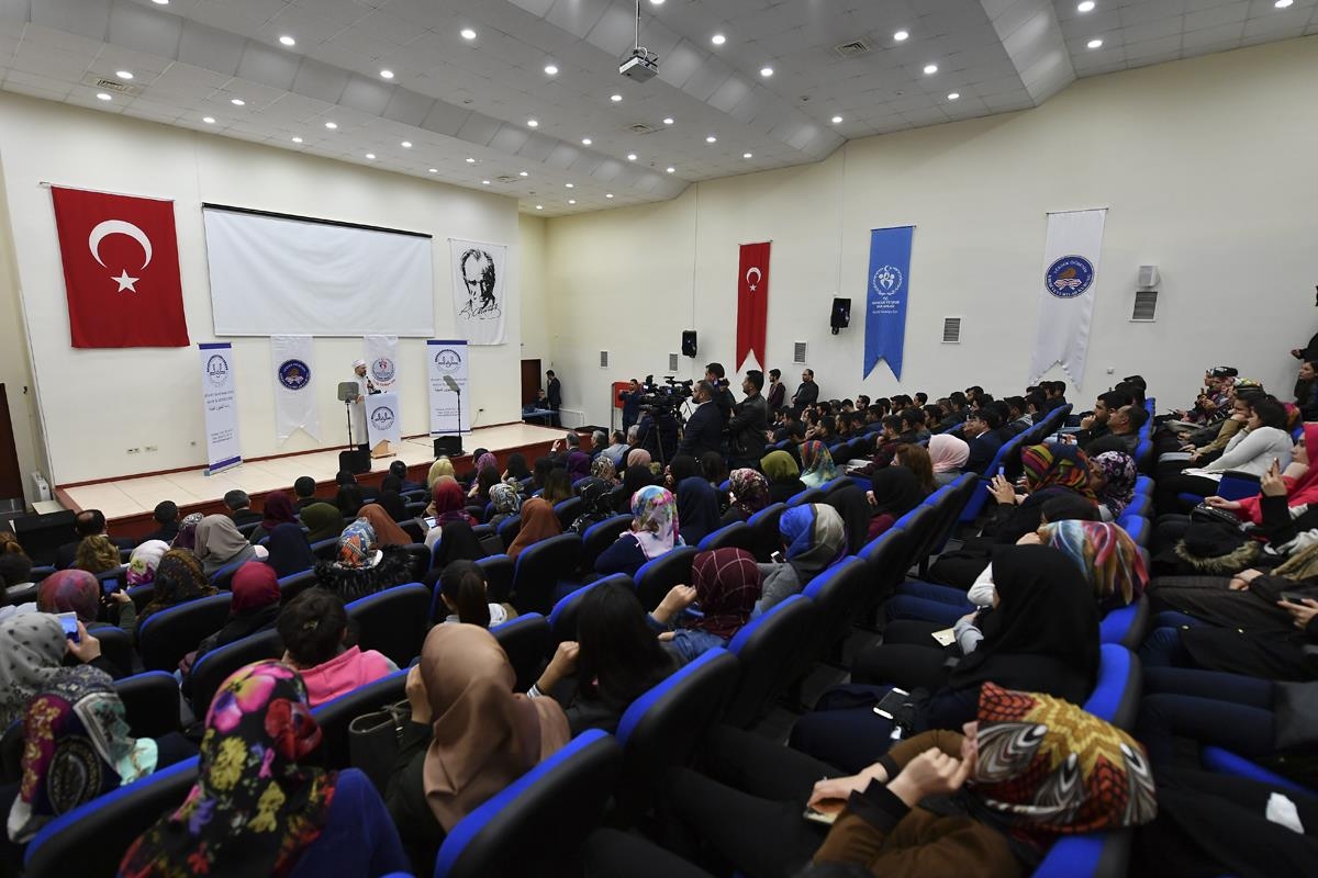 Diyanet İşleri Başkanı Prof. Dr. Ali Erbaş, Üniversite Öğrencilerine Konferans Verdi