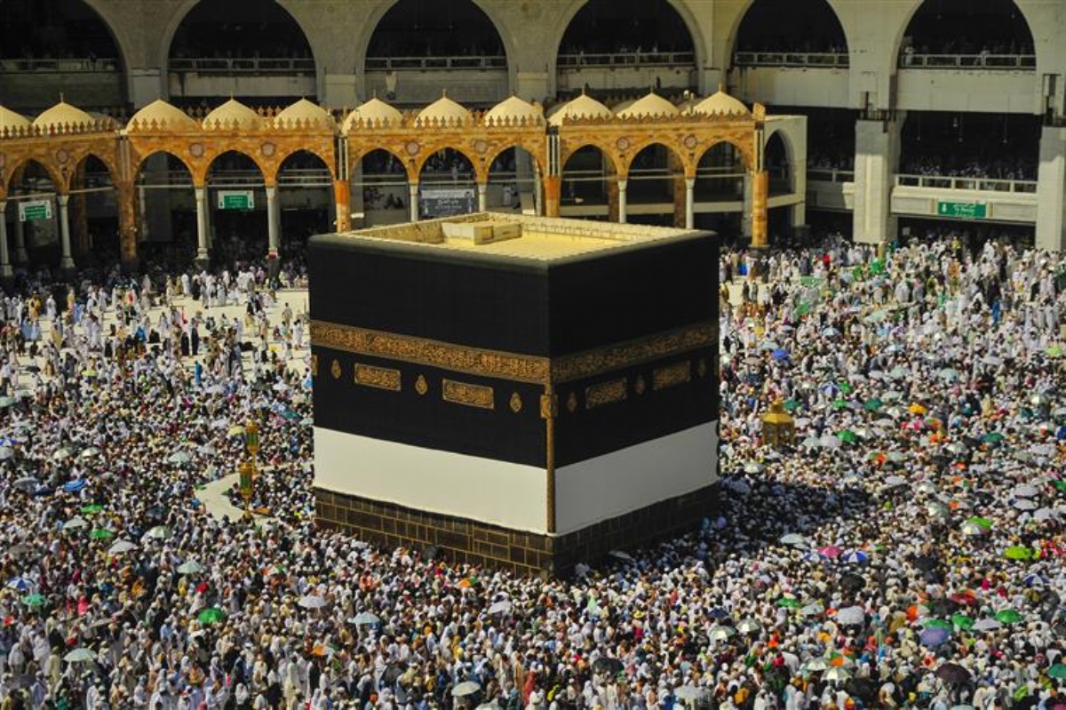 Hacı Adayları Arafat Öncesi Son Cuma Namazını Kabe’de Kıldı