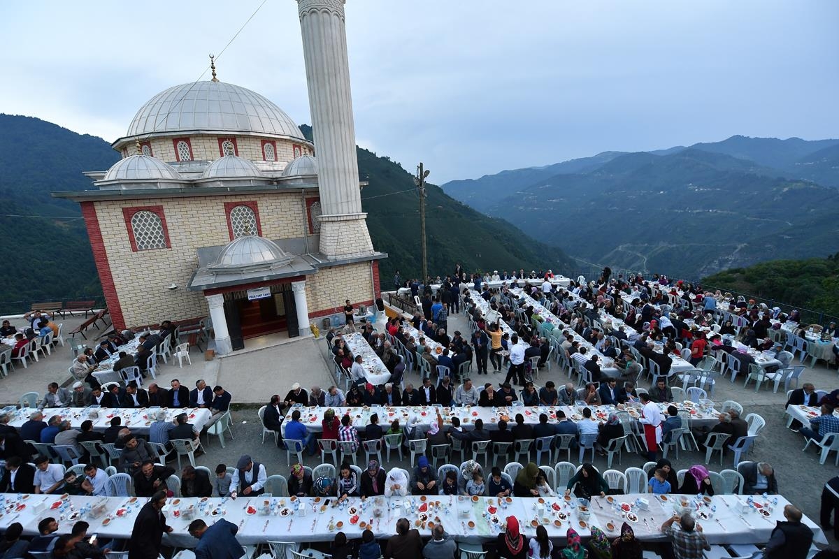 Diyanet İşleri Başkanı Prof. Dr. Ali Erbaş, Baba Ocağında Hemşerileriyle İftar Yaptı