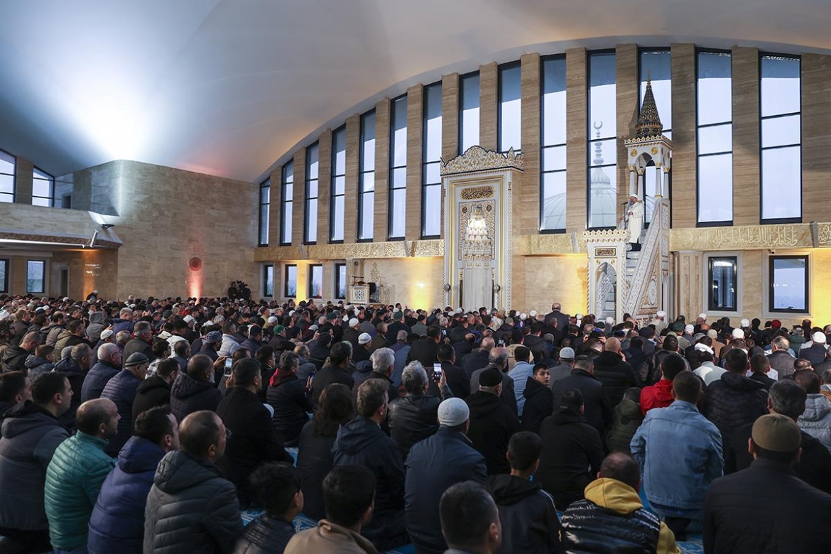 Diyanet İşleri Başkanı Erbaş, Sakarya Şeyh Edebali Camii’nde bayram hutbesi irad etti