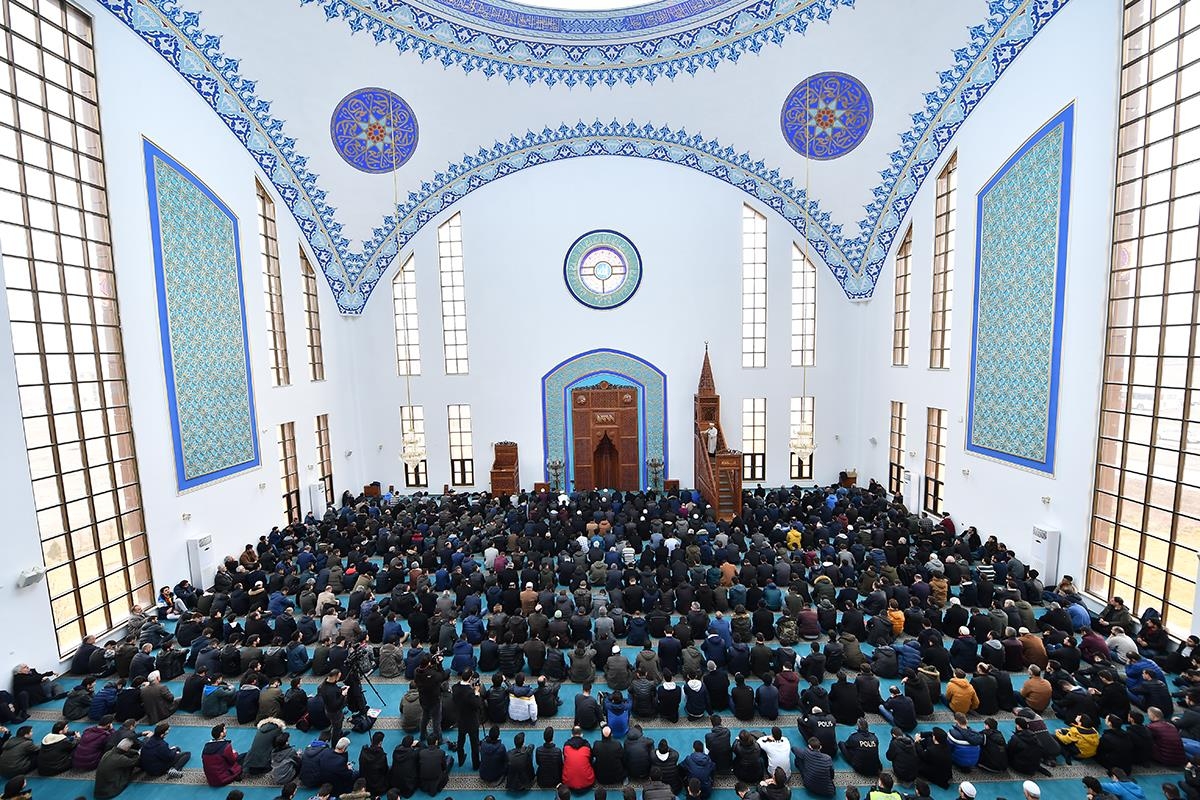 Diyanet İşleri Başkanı Prof. Dr. Ali Erbaş, Erzincan Binali Yıldırım Üniversitesi Camii'nde Hutbe İrad Etti
