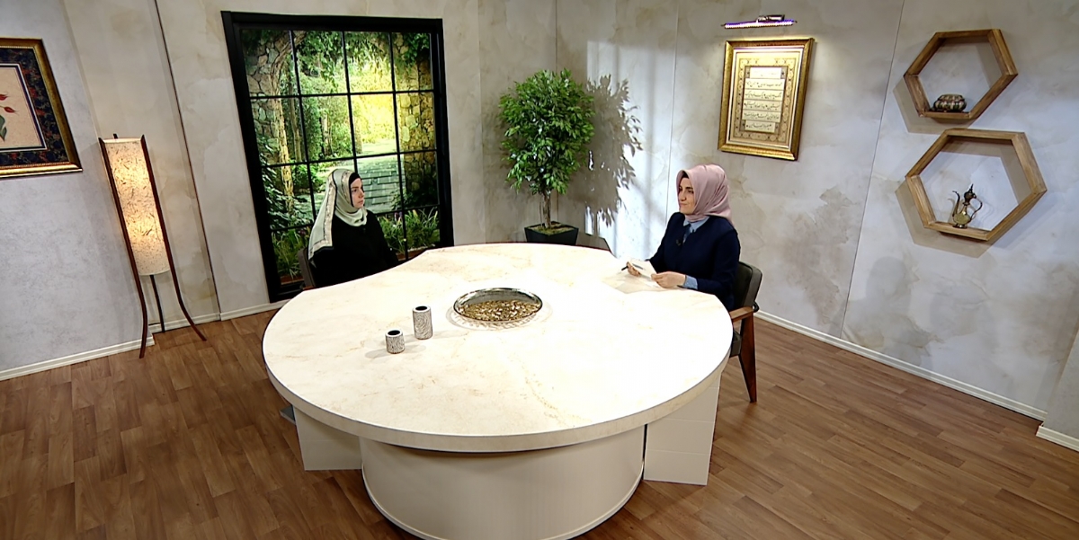 ''Prof. Dr. Huriye Martı ile Hadisler ve Ailemiz'' Diyanet TV’de