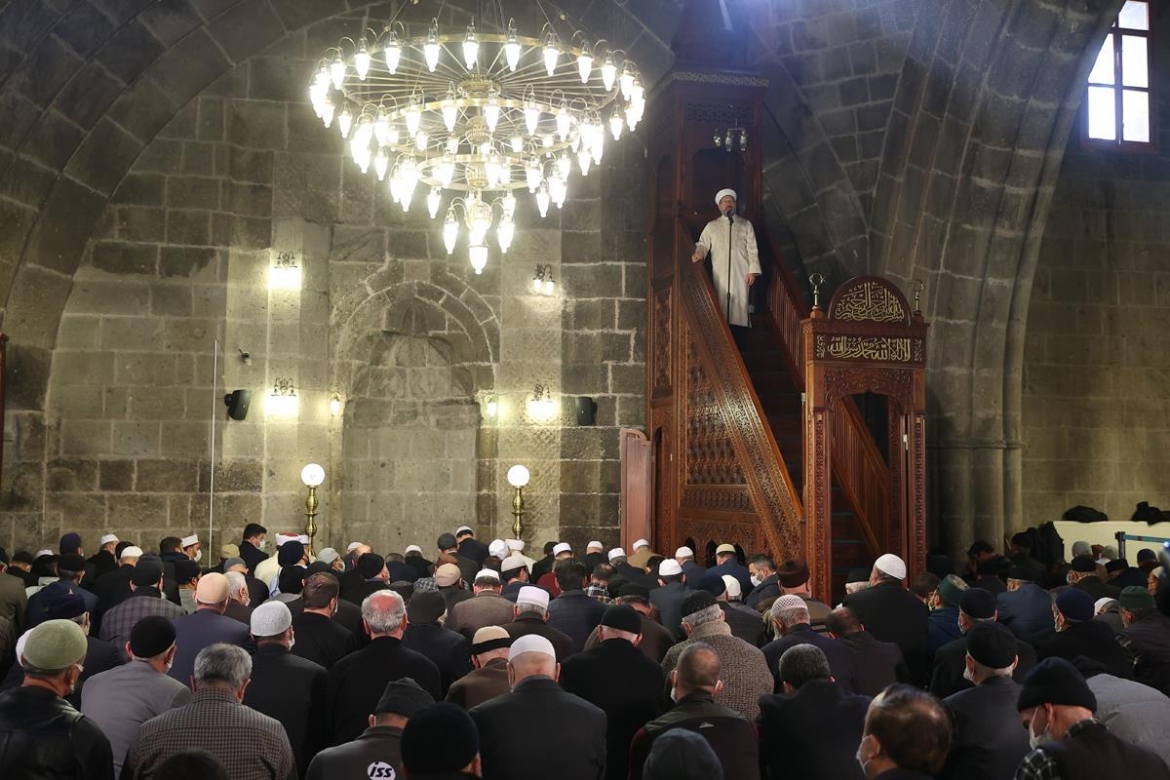 Diyanet İşleri Başkanı Erbaş, Erzurum Ulu Camii’nde hutbe irad etti