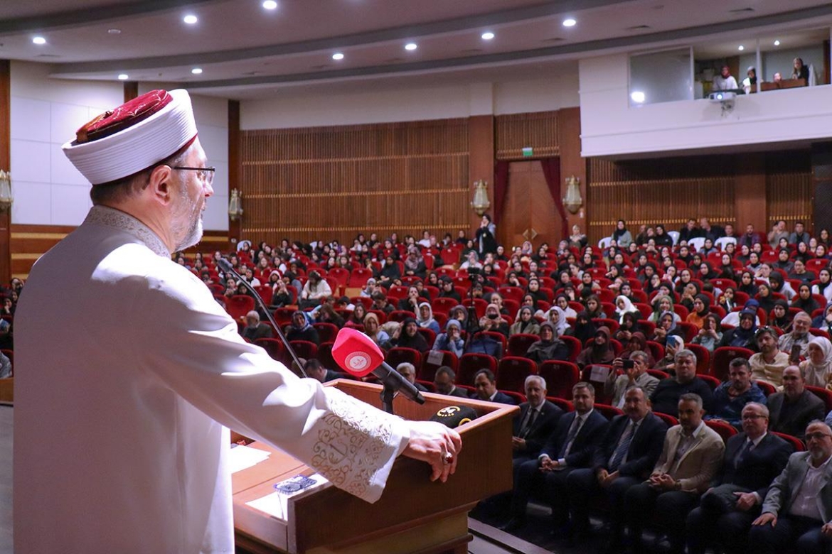 Diyanet İşleri Başkanı Erbaş Ezbere Hadis Okuma Yarışması'na katıldı