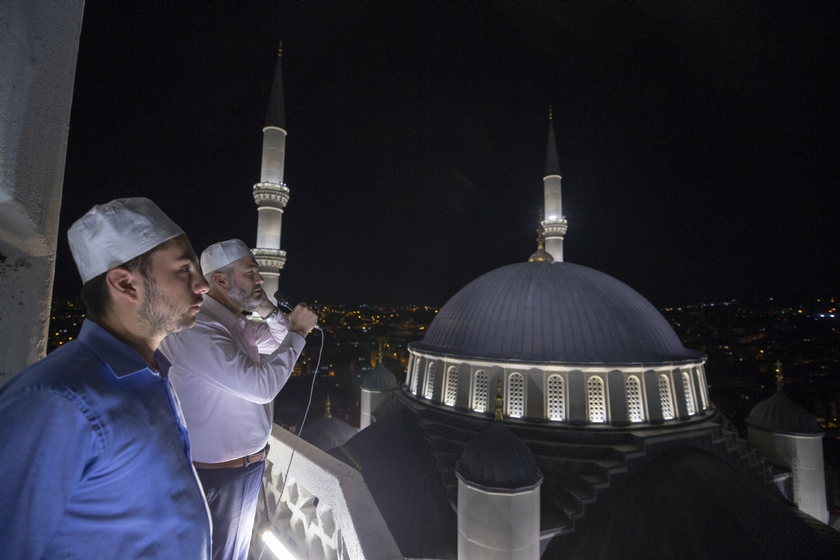 Darbeyi Durduran Salâlar, 90 Bin Camide Yeniden Yankılandı