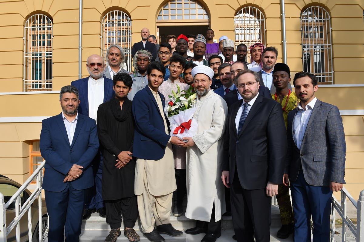 Diyanet İşleri Başkanı Prof. Dr. Ali Erbaş, Uluslararası İmam Hatip Lisesi Öğrencileriyle Buluştu