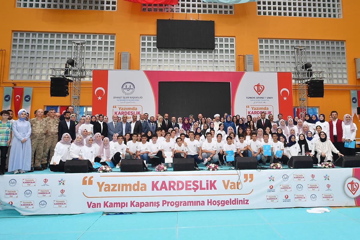 ''Yazımda Kardeşlik Var'' Van Yaz Kampının Kapanış Programı Yapıldı