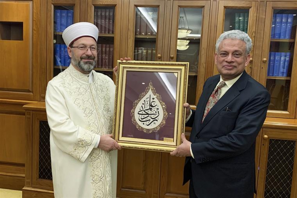 Diyanet İşleri Başkanı Erbaş, İngiltere’de