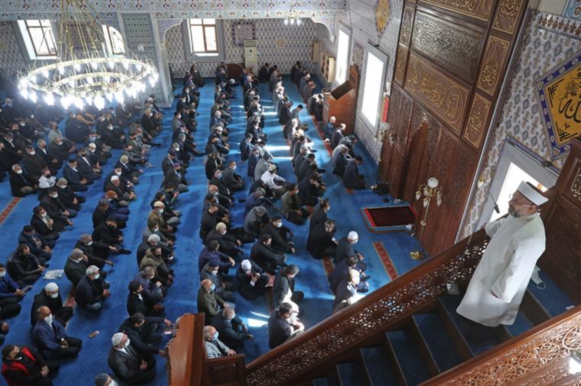 Diyanet İşleri Başkanı Erbaş, Bingöl’de hutbe irad etti