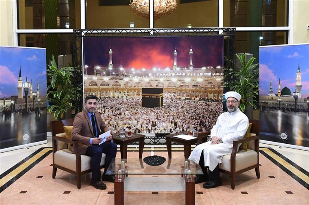 Diyanet İşleri Başkanı Erbaş Diyanet TV'ye konuk oldu