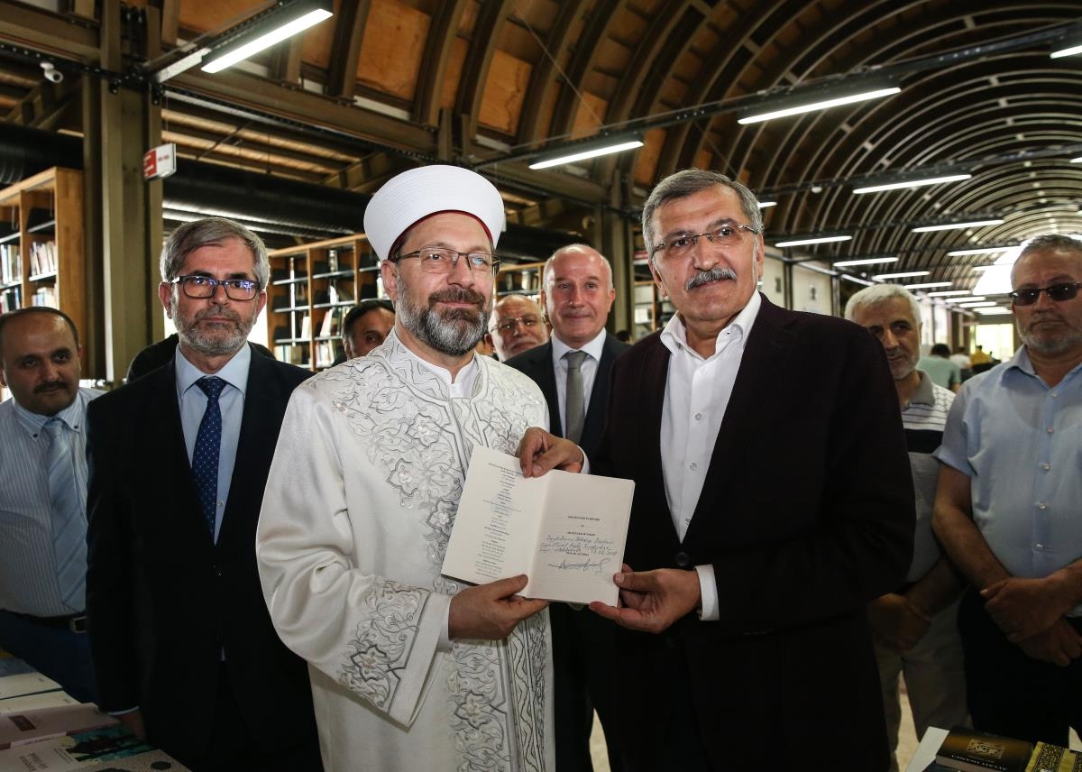 Diyanet İşleri Başkanı Prof. Dr. Ali Erbaş, Merkezefendi Millet Kıraathanesi'ni ziyaret etti