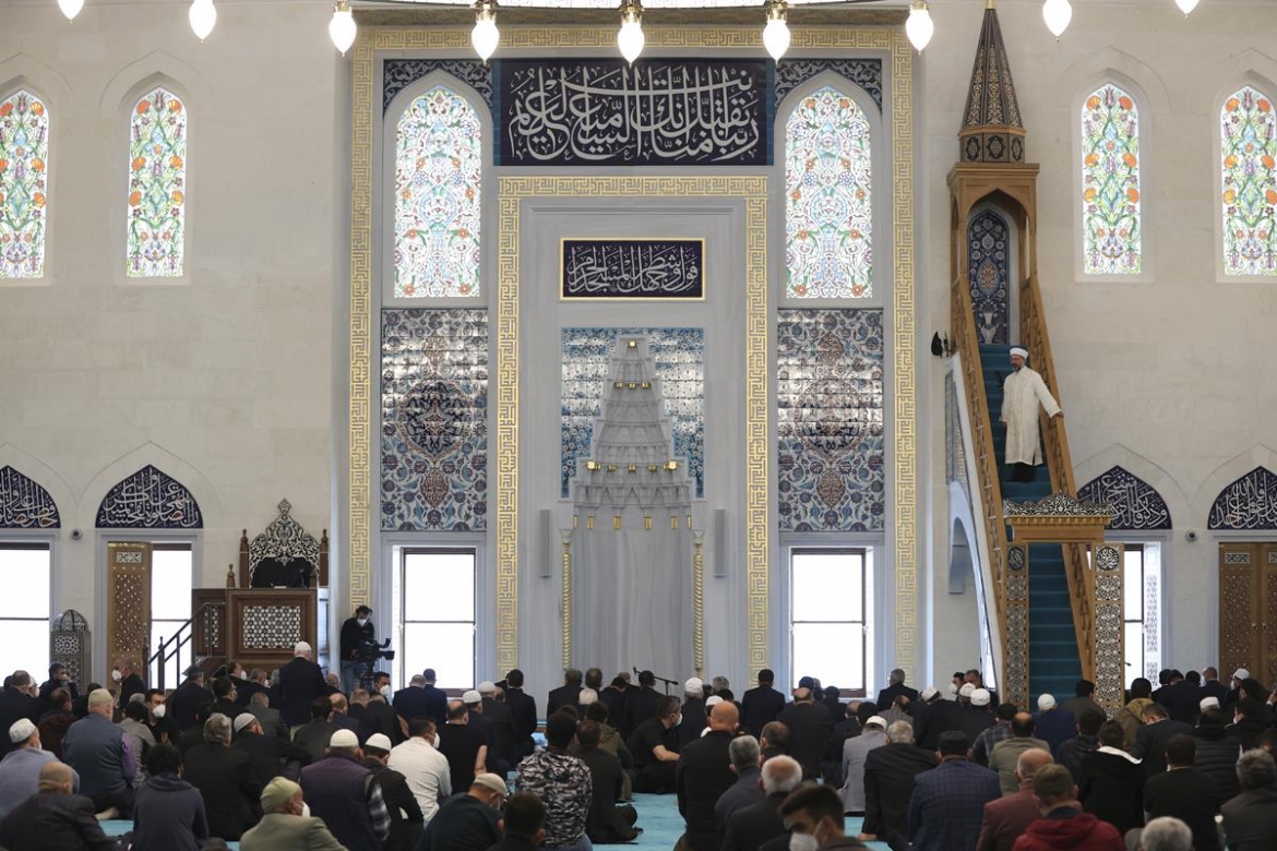 Diyanet İşleri Başkanı Erbaş, Zonguldak Uzun Mehmet Camii’nde hutbe irad etti