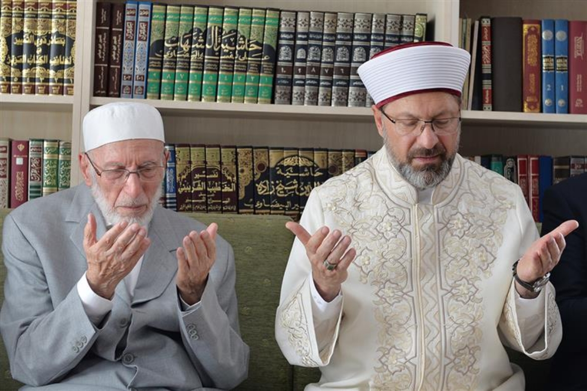 Eski Diyanet İşleri Başkanı Lütfi Doğan Hakk’a yürüdü