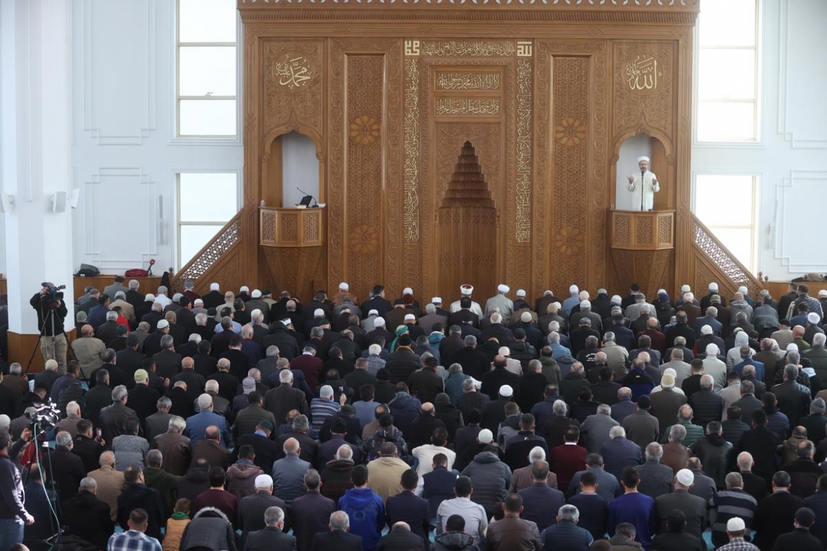 Diyanet İşleri Başkan Erbaş, Ankara’da Aşağı Eğlence Camiinde hutbe irad etti