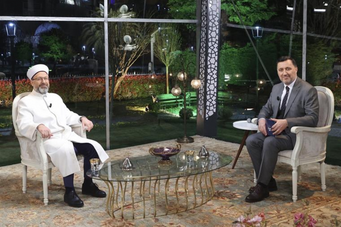 Diyanet İşleri Başkanı Erbaş, ilk sahurda Diyanet TV’ye konuk oldu