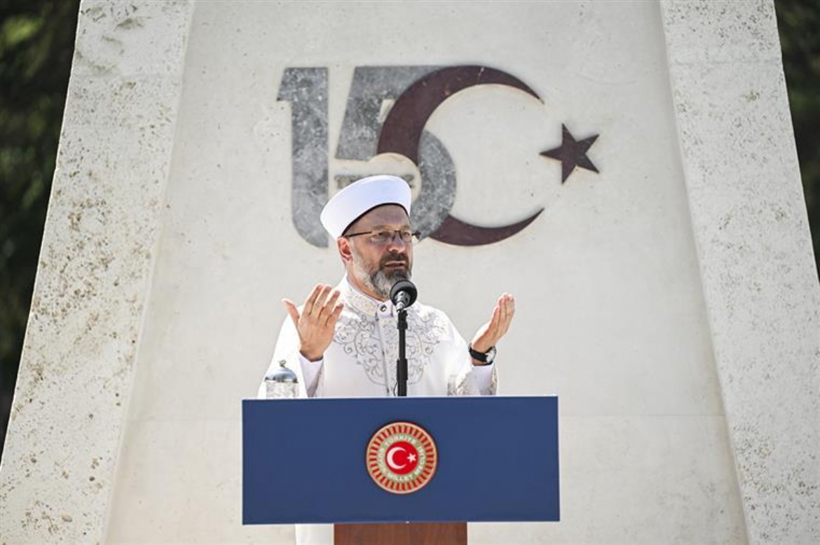 Diyanet İşleri Başkanı Erbaş, TBMM’de 15 Temmuz şehitleri için dua etti